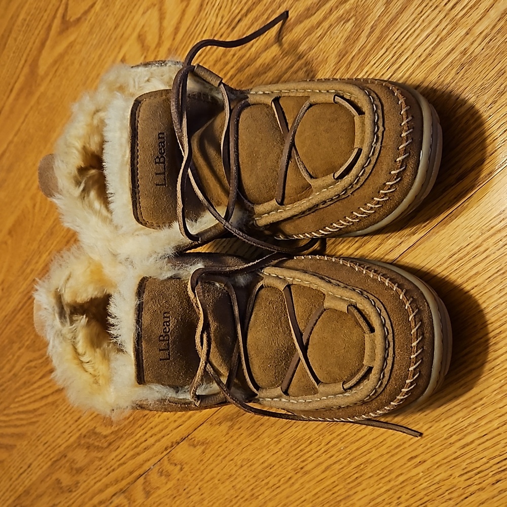 L.L. Bean Men's Tan Suede Chukka Boots with Shearling Collar